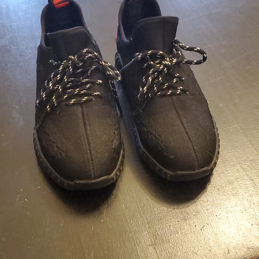Steel toe shoes